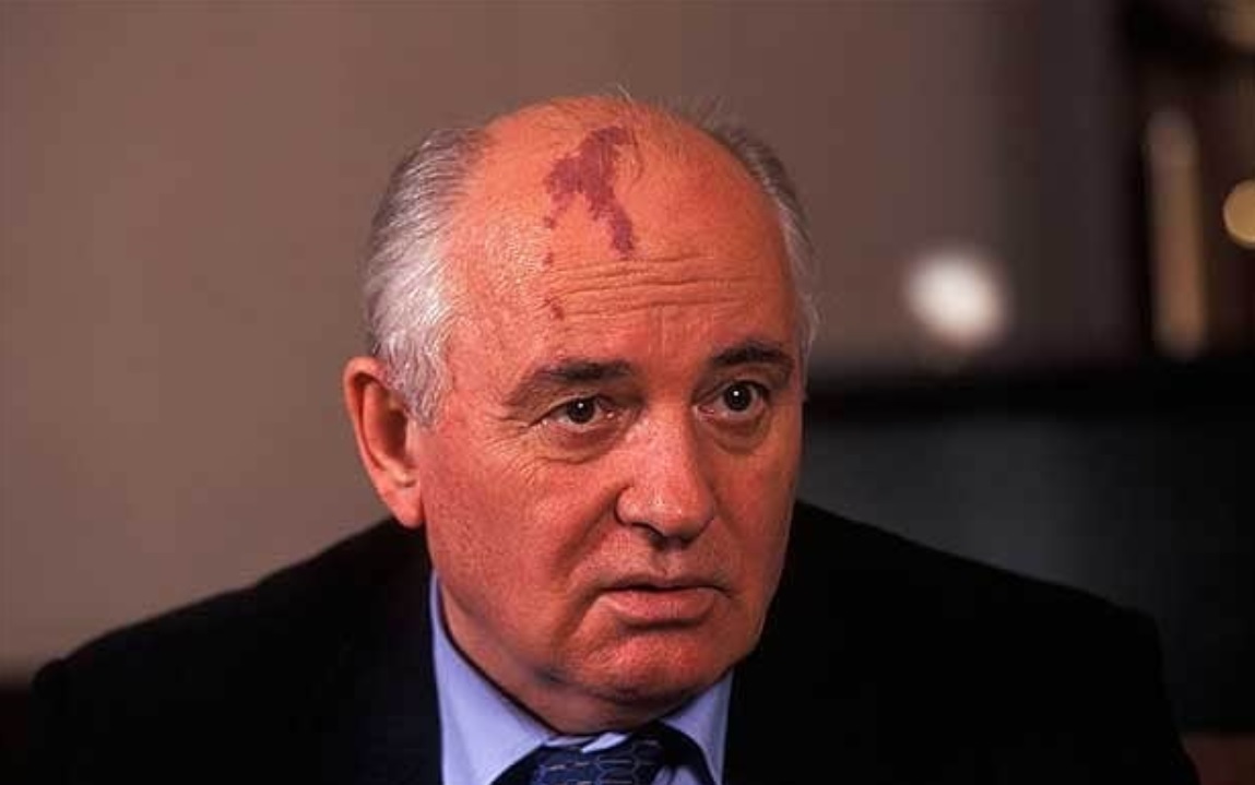 Gorbaçov Öldü Anneciğim - Necip YILDIRIM